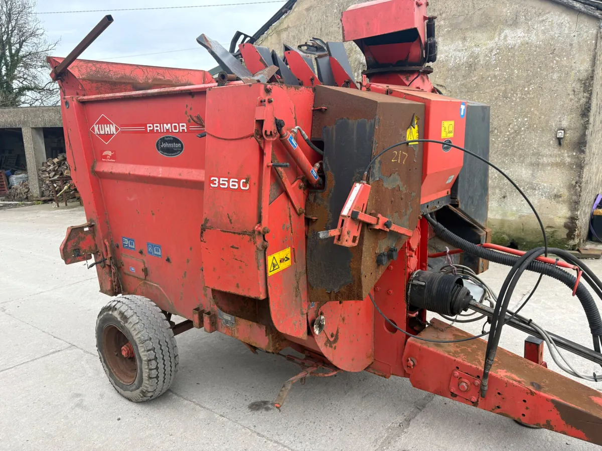 Kuhn straw chopper - Image 1