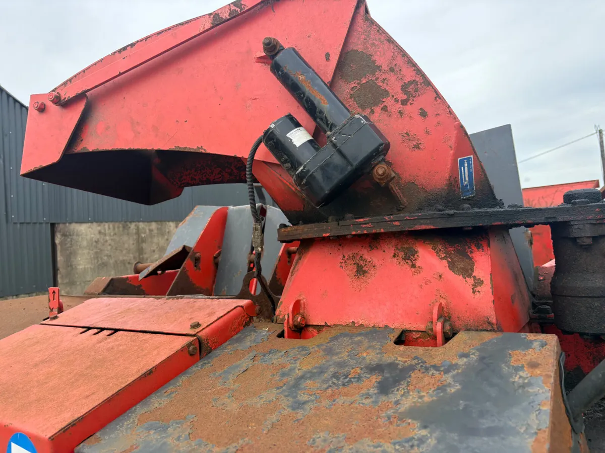 Kuhn straw chopper - Image 3