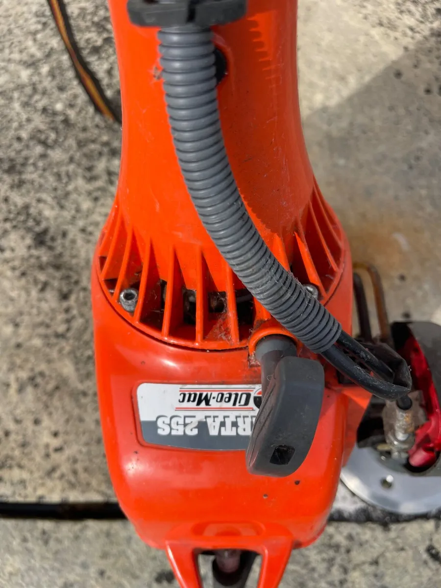 Petrol Hedge Trimmer OLEO-MAC  Sparta 250. - Image 3