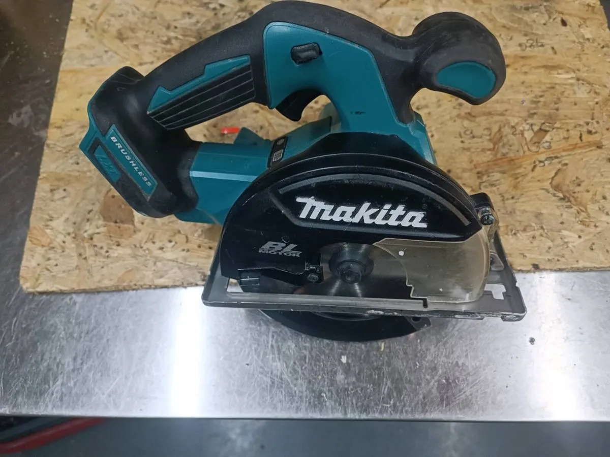 Makita dcs 551 skill saw for steel. Body only