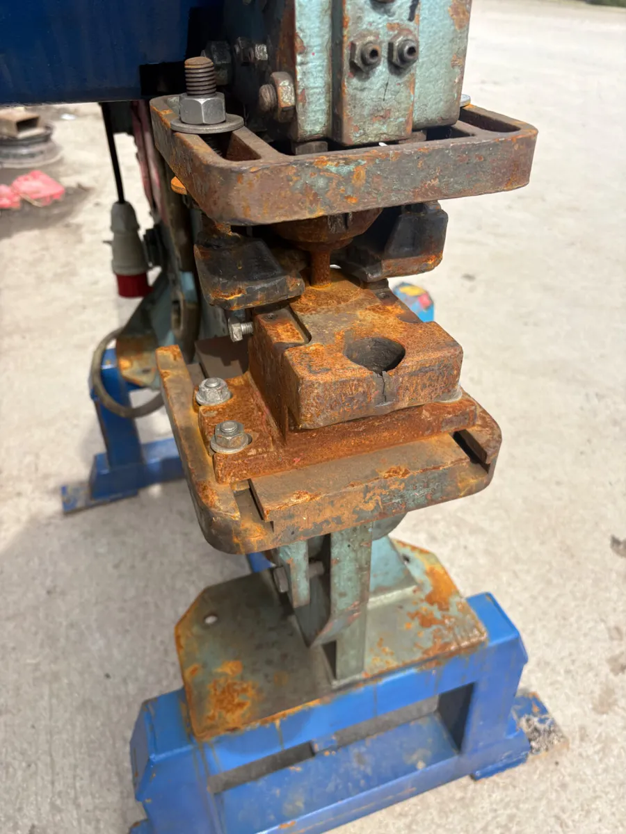 Iron worker - Image 2