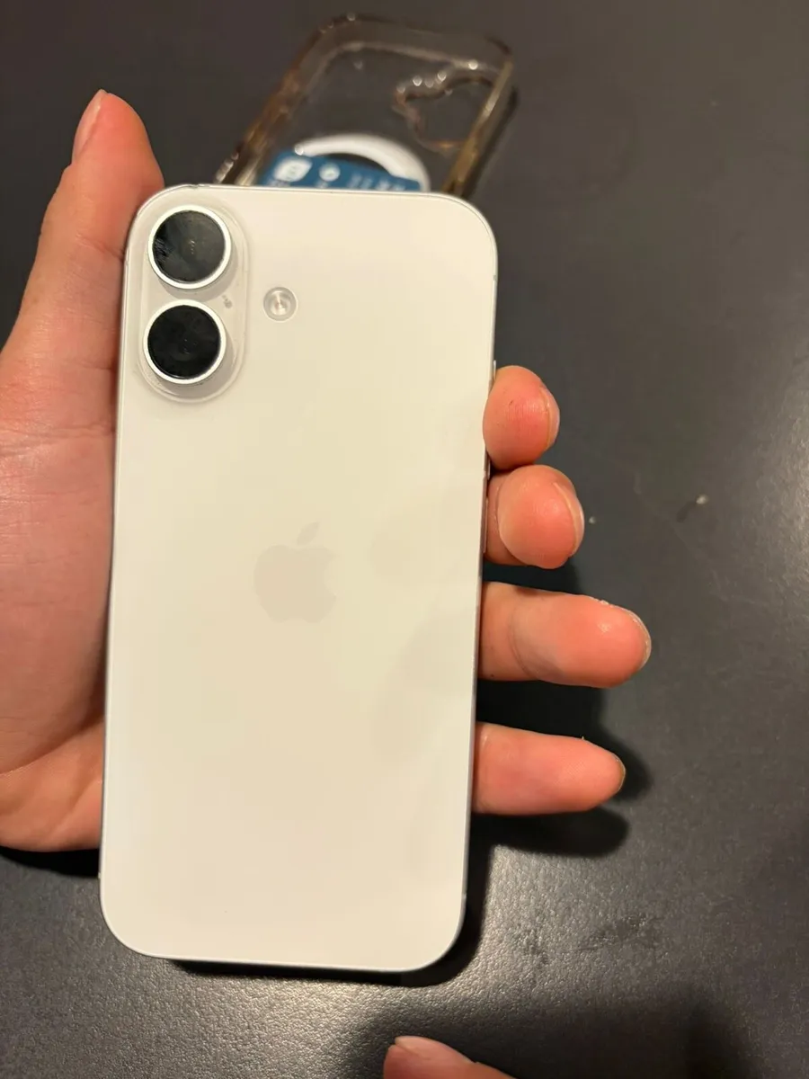 Iphone 17 White - Image 3