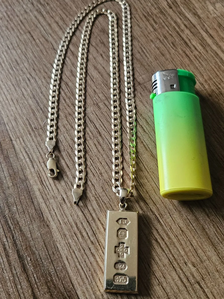 9ct gold chaim - Image 1