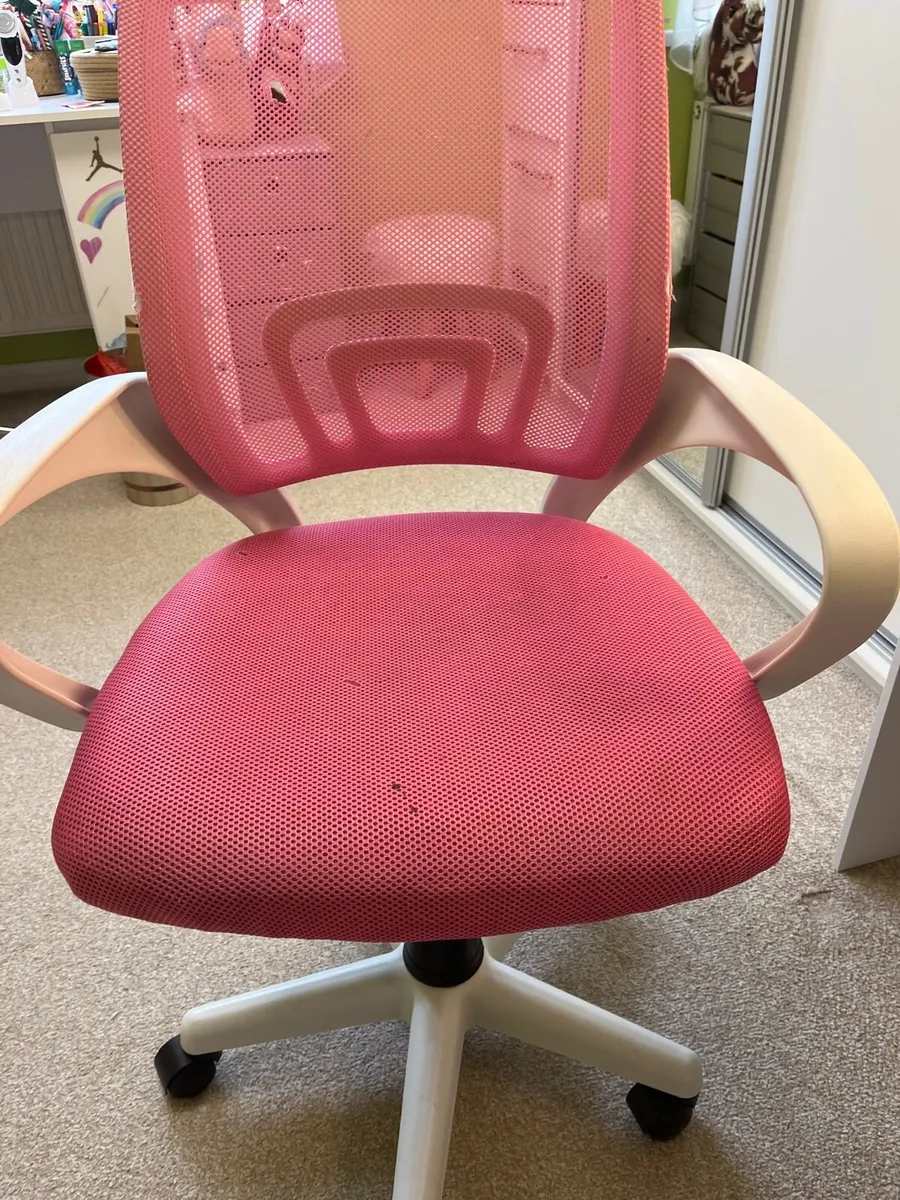 Desk chair for Girl. - Image 1