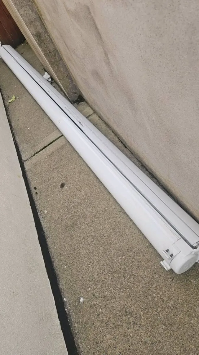 Shop awning - Image 1