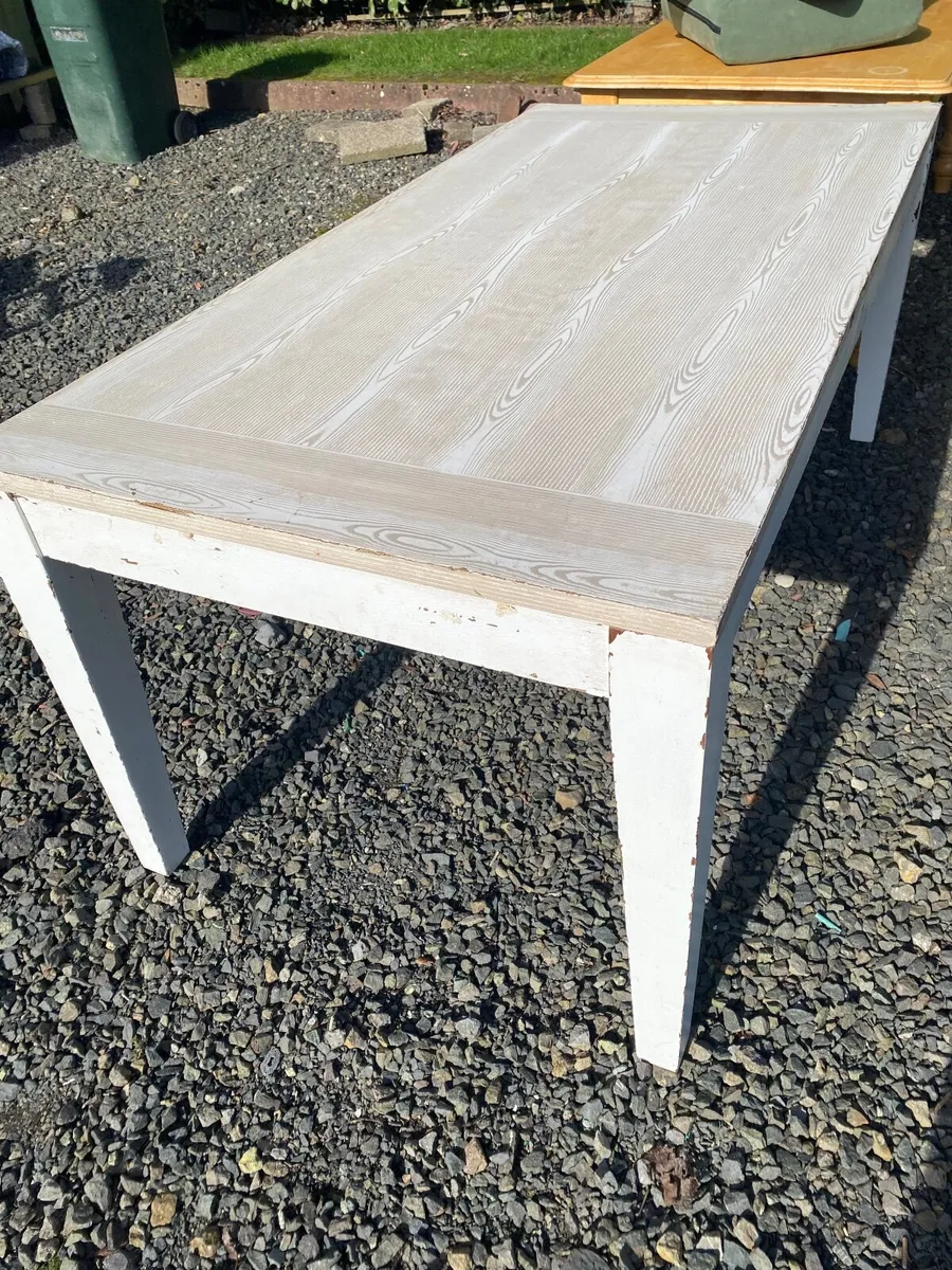 Kitchen table - Image 1