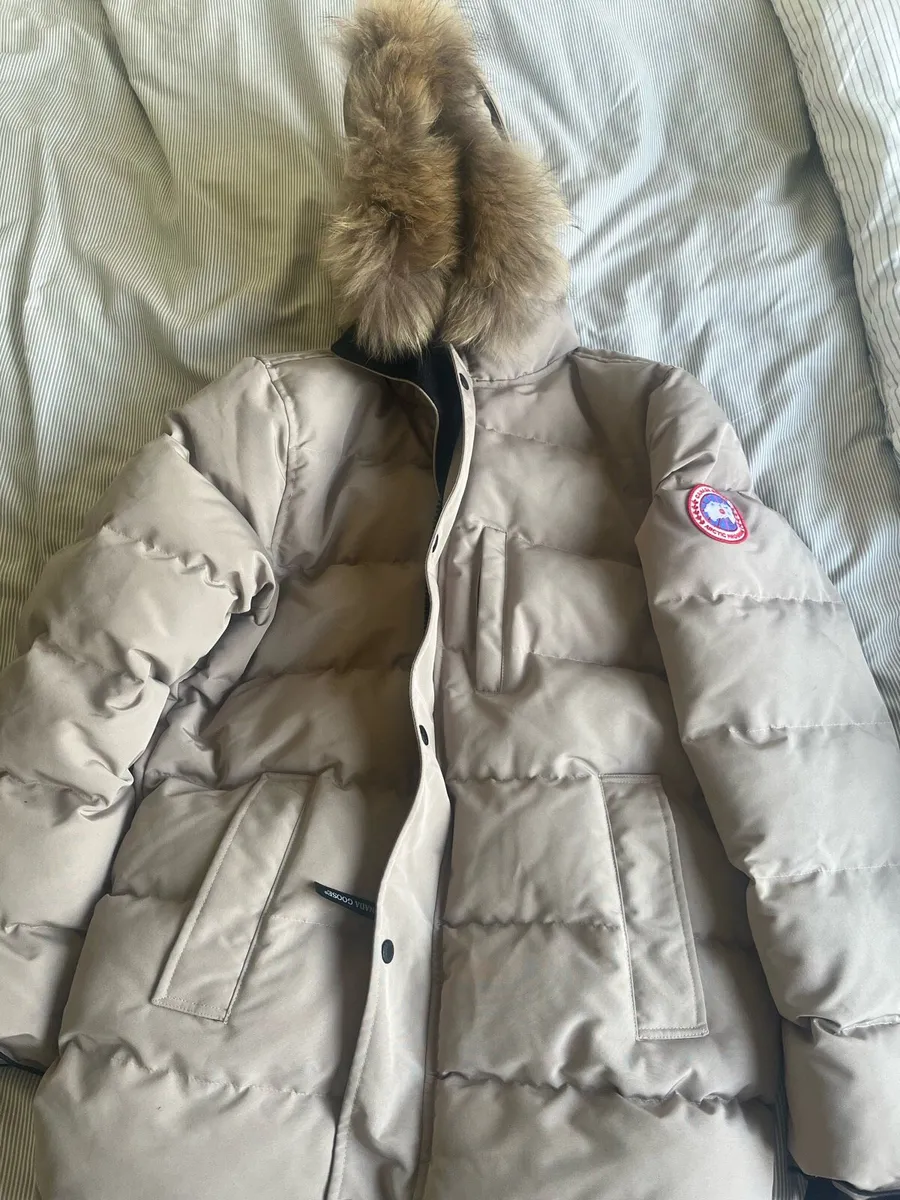 Canada goose jacket - Image 3