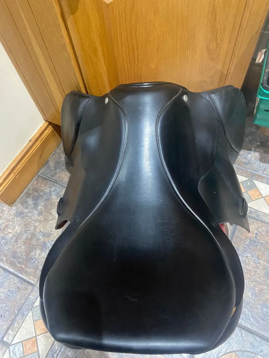 Saddle - Berney’s 17.5 inch medium width saddle - Image 1