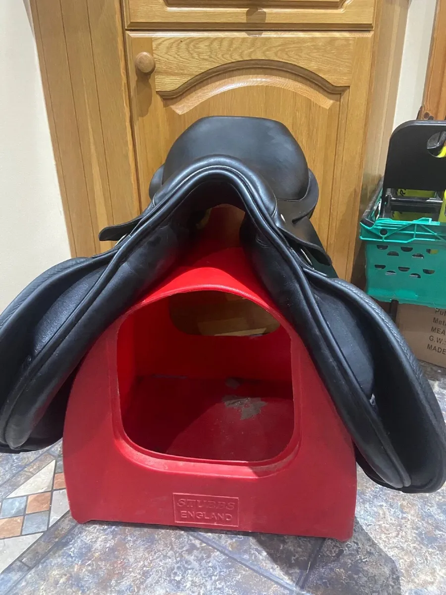 Saddle - Berney’s 17.5 inch medium width saddle - Image 3