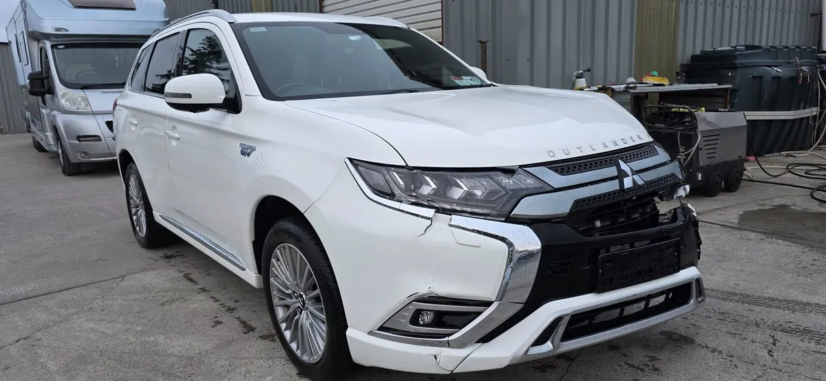 182 MITSUBISHI OUTLANDER PHEV - Image 1