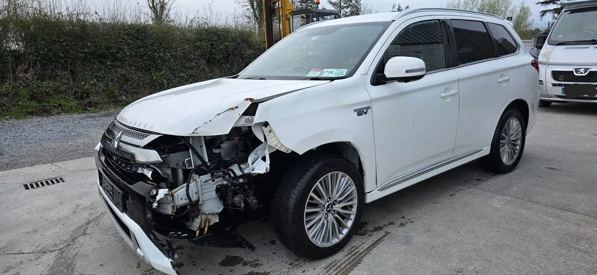 182 MITSUBISHI OUTLANDER PHEV - Image 3
