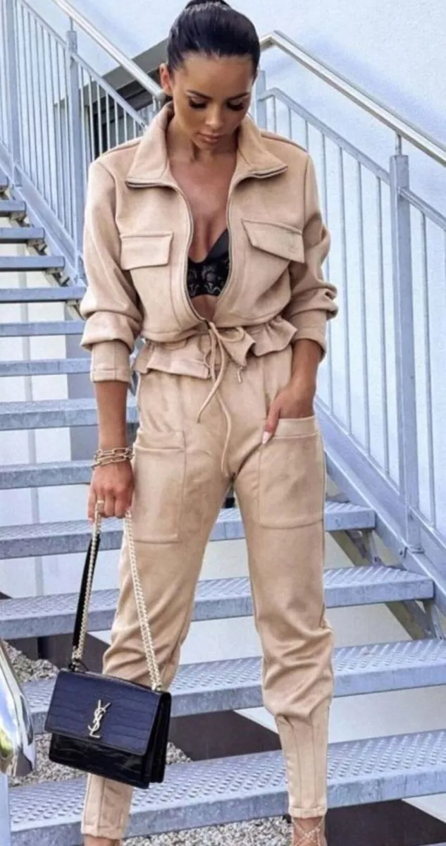 Set, sweatshirt with pockets and pants - Image 4