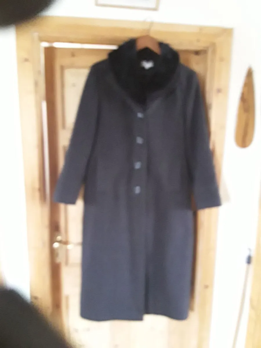 Ladies very heavy as new black coat size 18 - Image 3