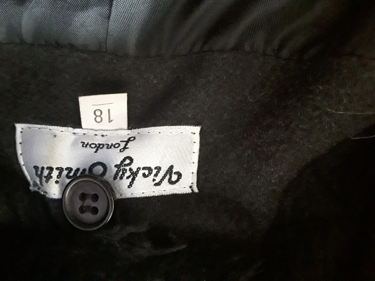 Ladies very heavy as new black coat size 18 - Image 4