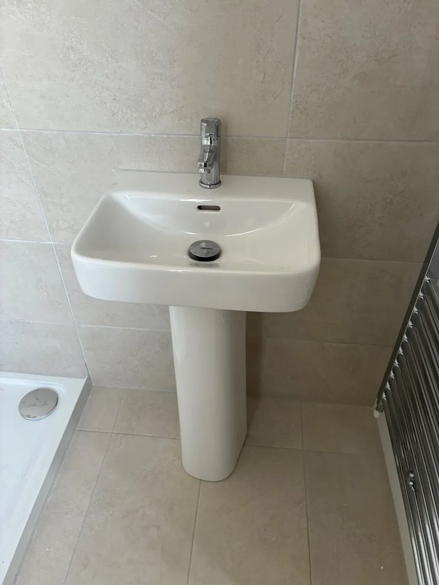 Sonas 50cm Sink Pedestal and Tap with waste - Image 2