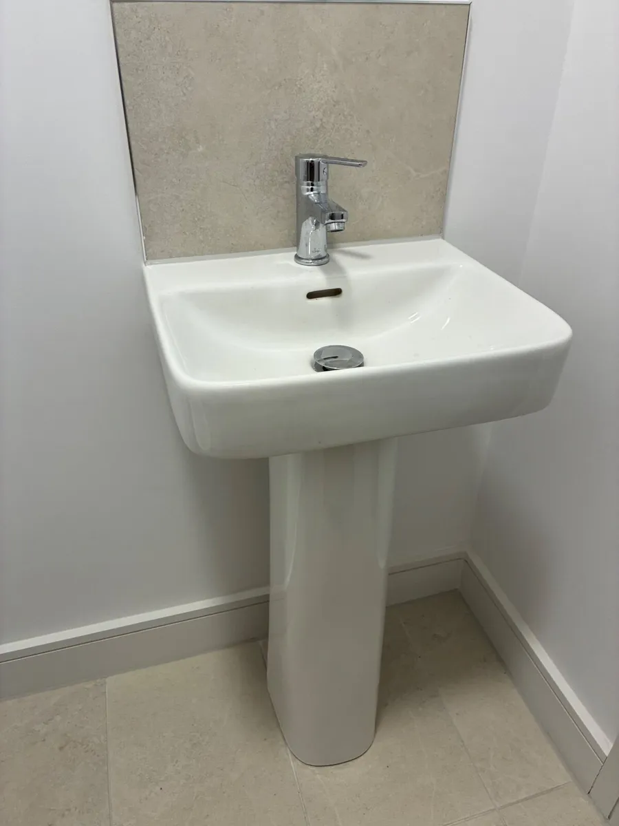 Sonas 50cm Sink Pedestal and Tap with waste - Image 4