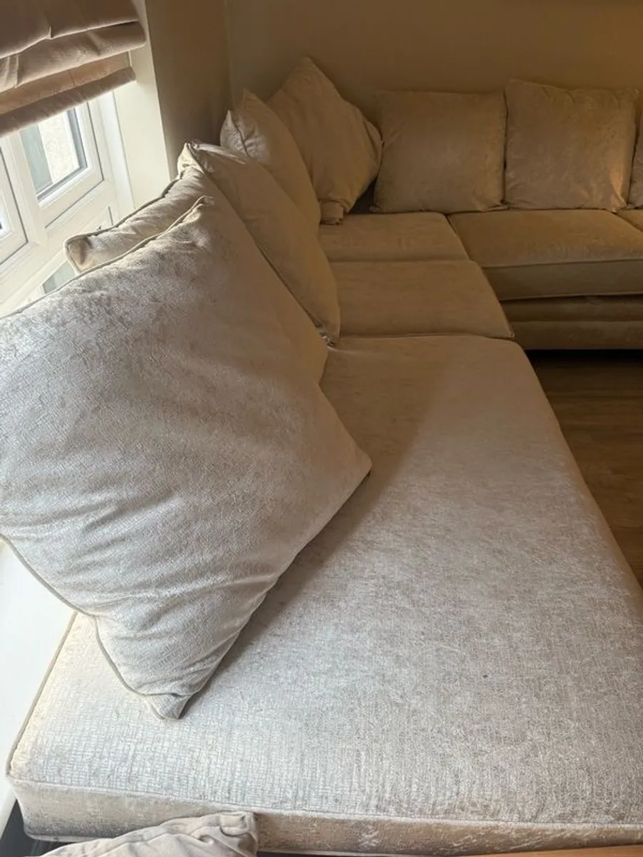 sofa - Image 4