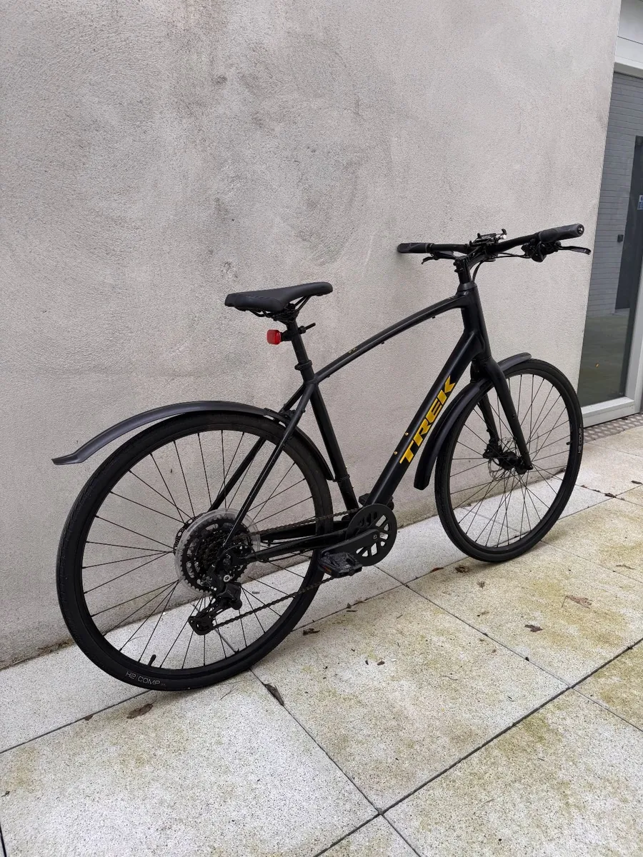 Trek FX 2 Disc Hybrid Bike XL Very Good Condition - Image 3