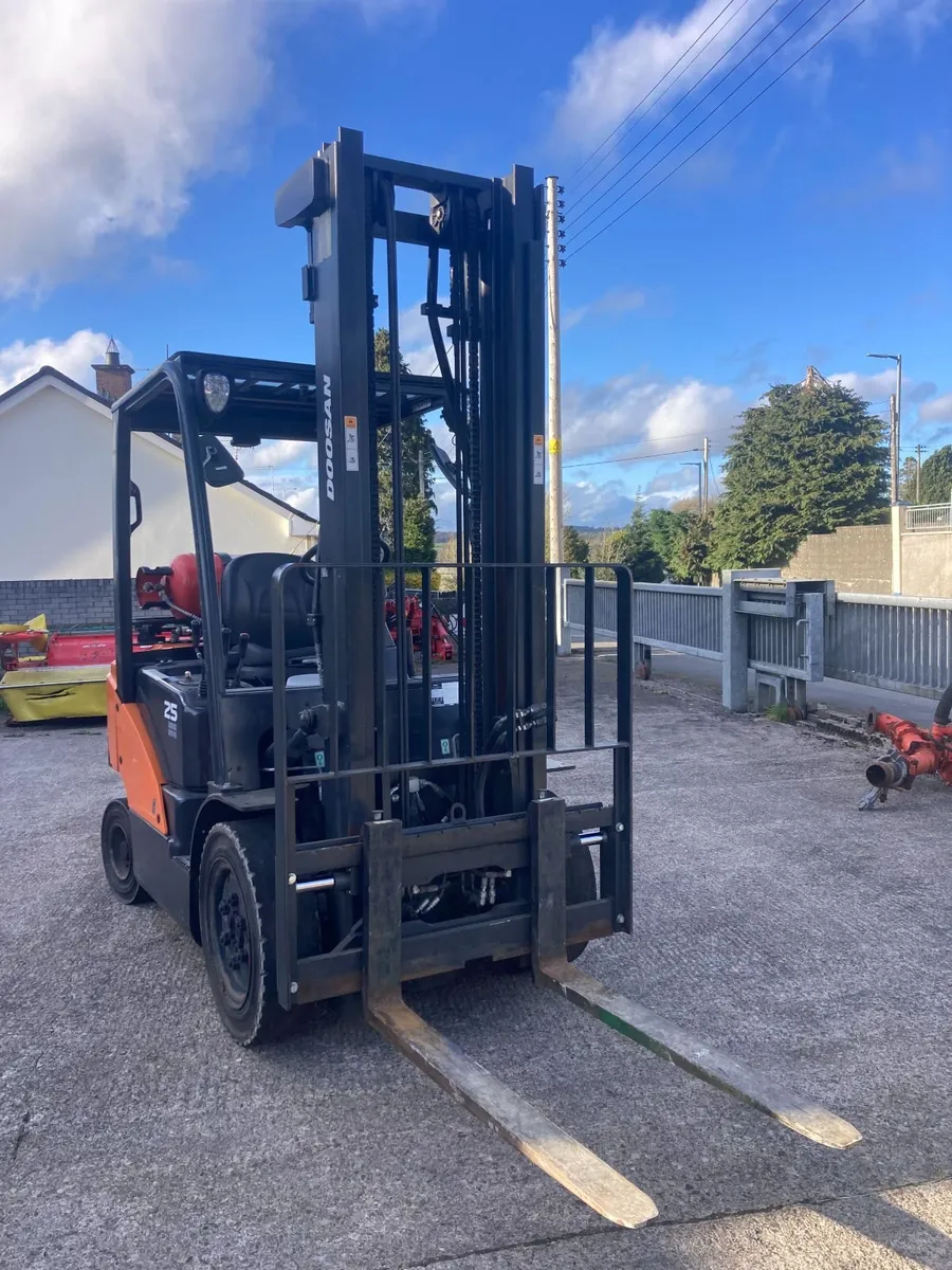 2019 Doosan 2.5 Ton Forklift - Image 4