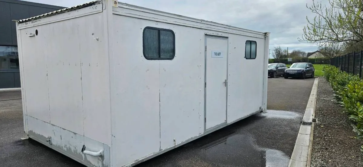 Toilet Block 20 x 10 - Image 1