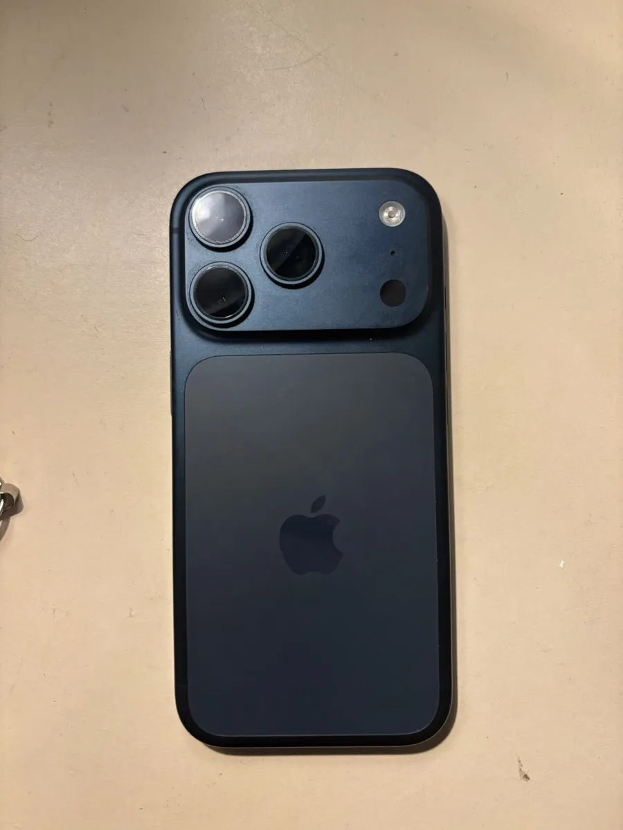 iPhone 17 pro 256GB deep blue - Image 1