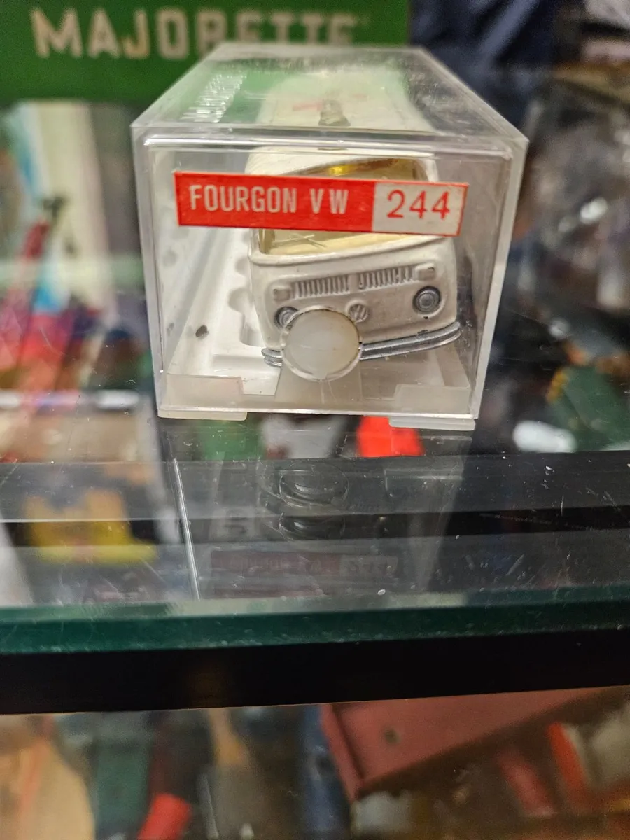 Corgi Majorette VW Ambulance - Image 2