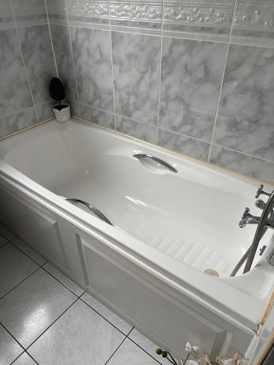 Bathroom suite - Image 3