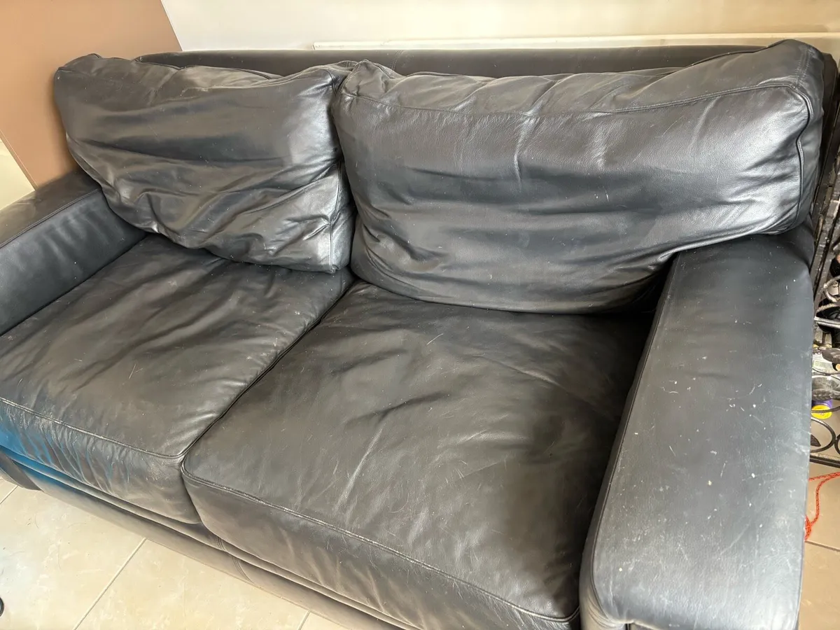 Black leather couch - Image 2
