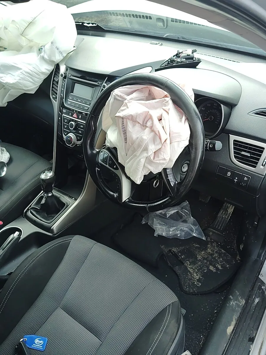 Breaking Hyundai i30 2015 1.6crdi - Image 4