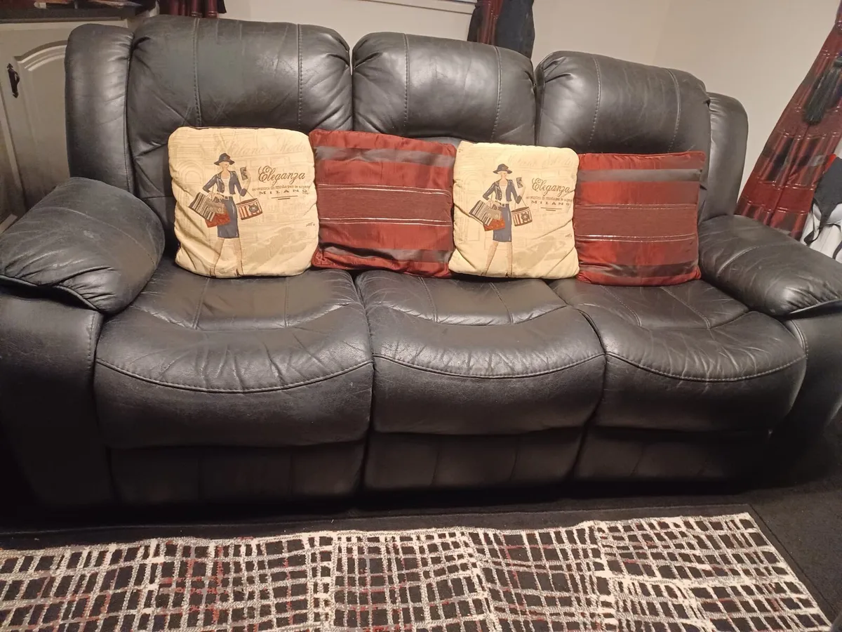 Black 3 Piece Suite - Image 1