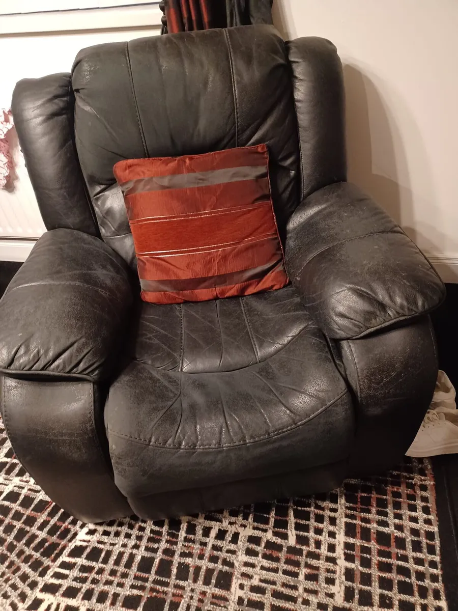 Black 3 Piece Suite - Image 2