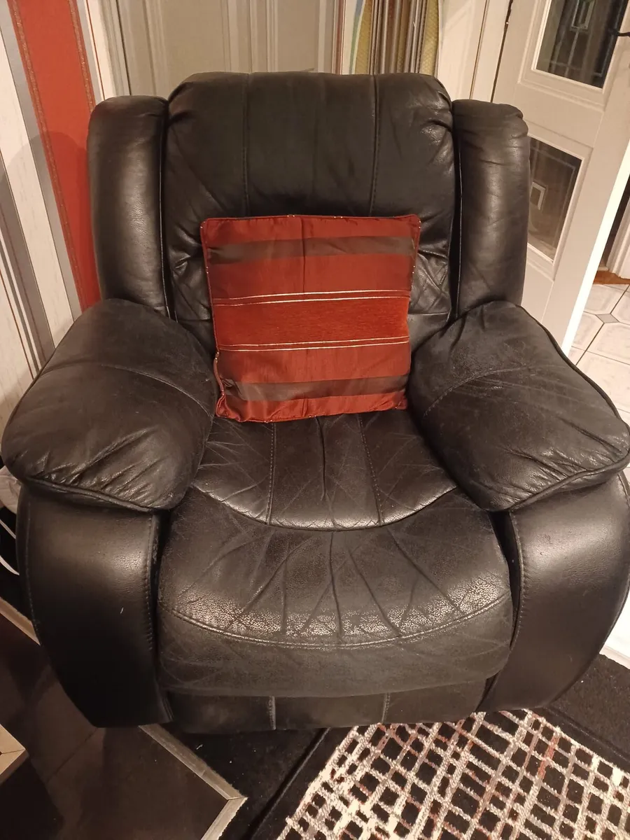 Black 3 Piece Suite - Image 3