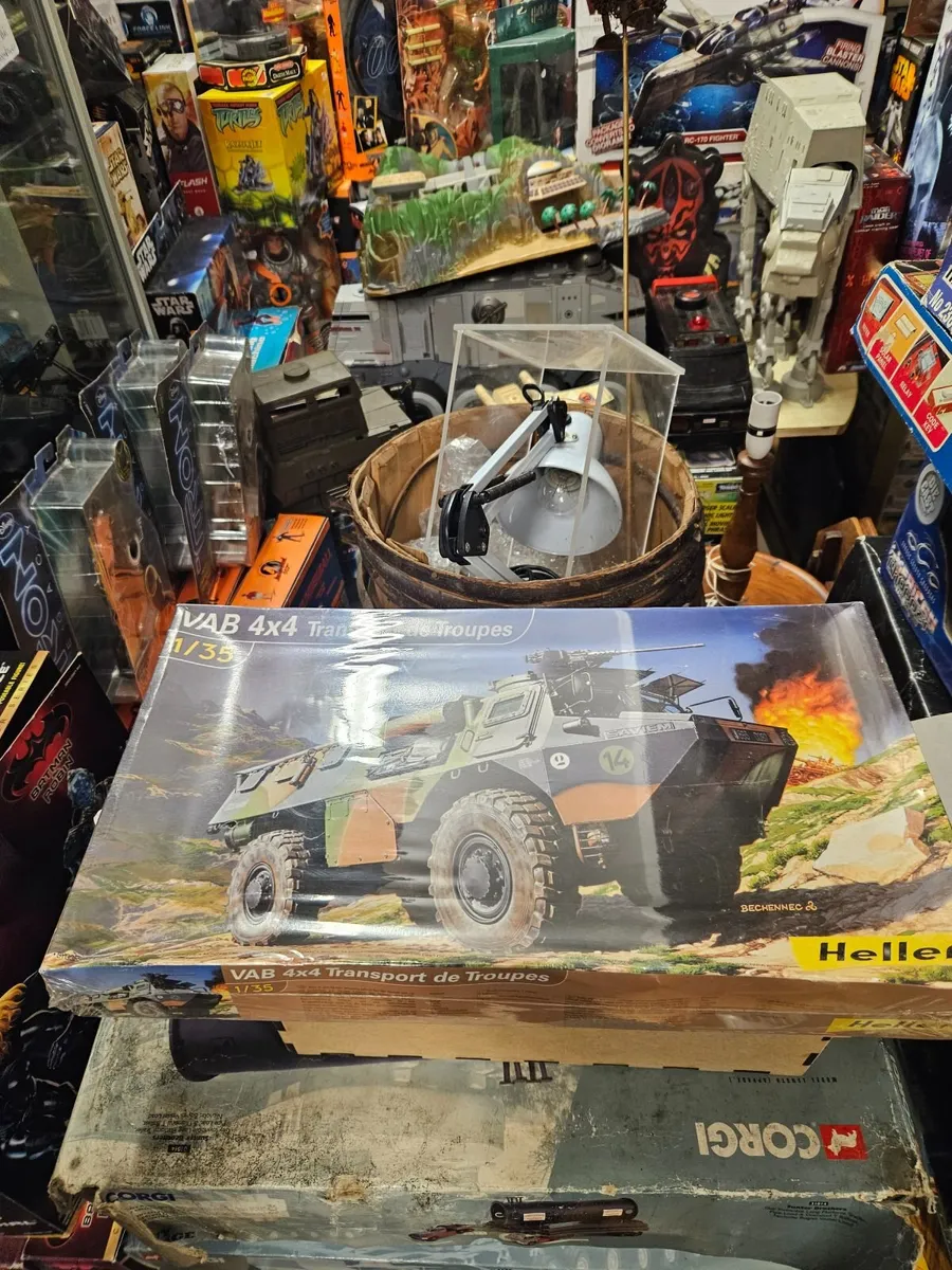 Airfix Heller French APC 1:35 Kit - Image 1