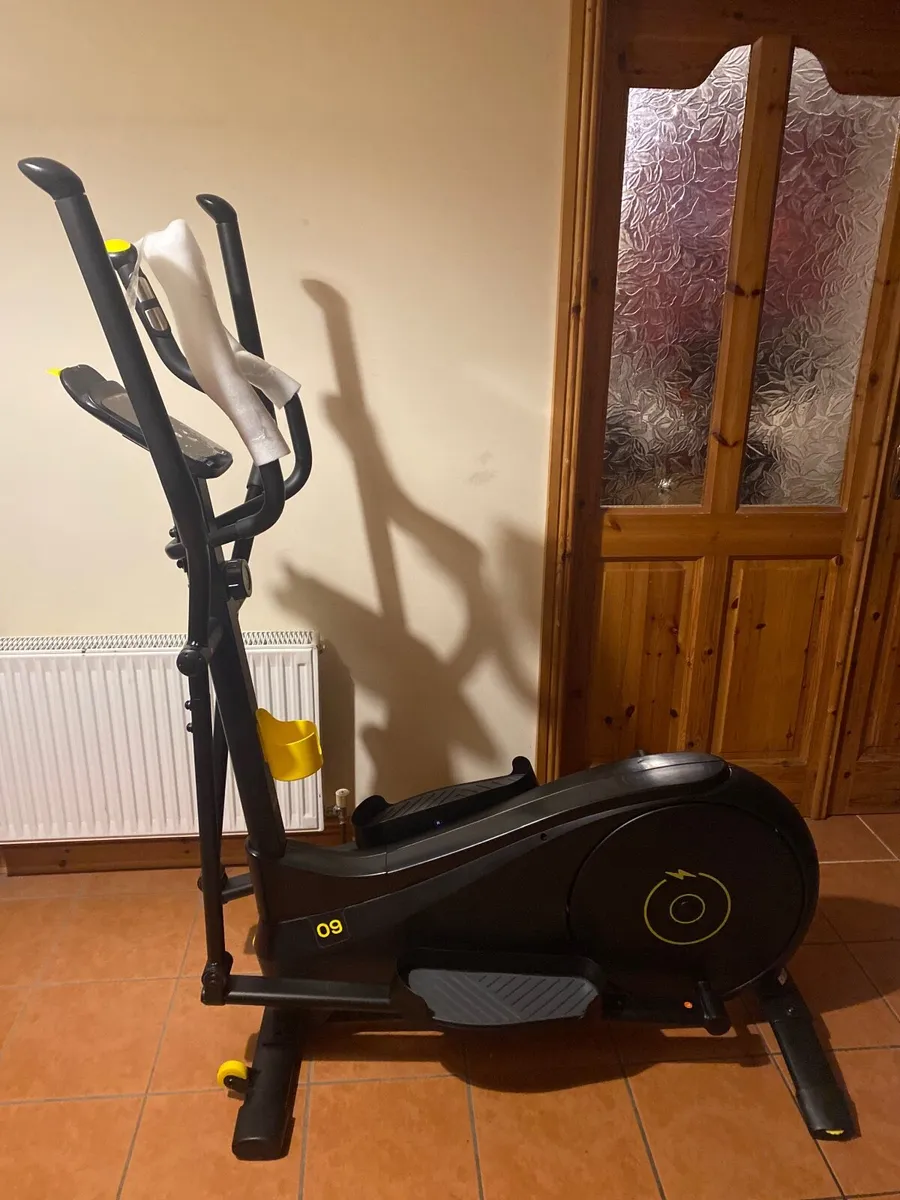 Domyos FEL520 Cross Trainer/ Eliptical Machine - Image 1