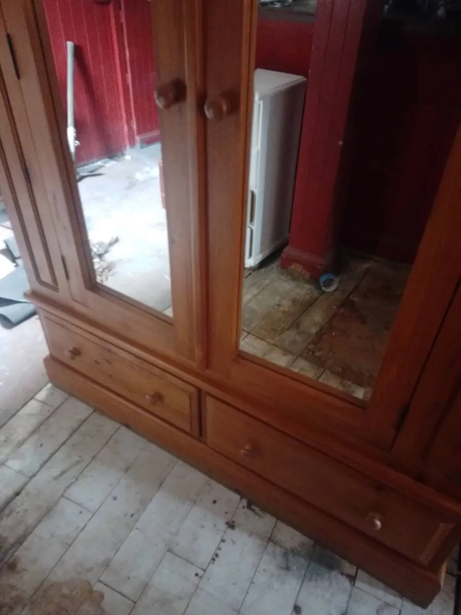 Double wardrobe - Image 3