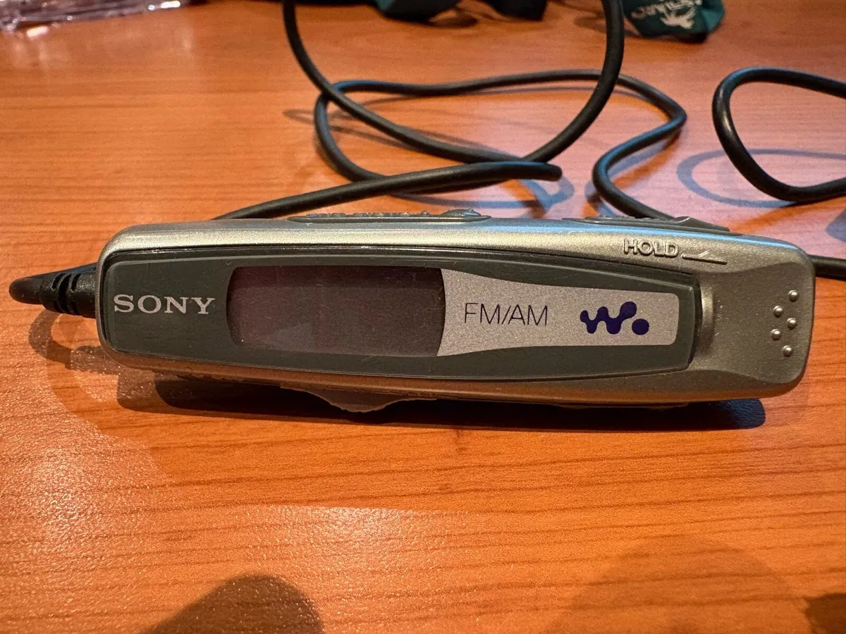Sony Portable Mini Disc Recordable Player with FM - Image 2