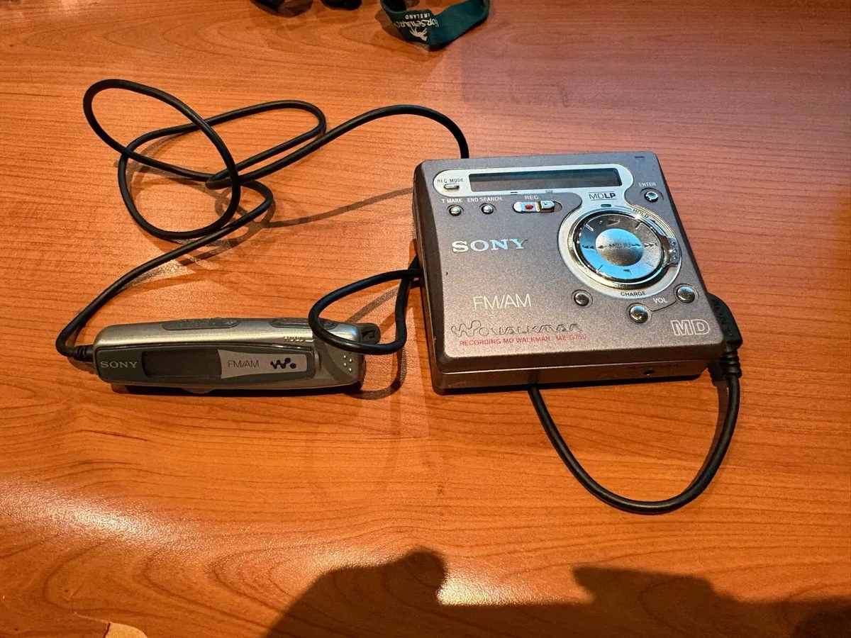 Sony Portable Mini Disc Recordable Player with FM - Image 1