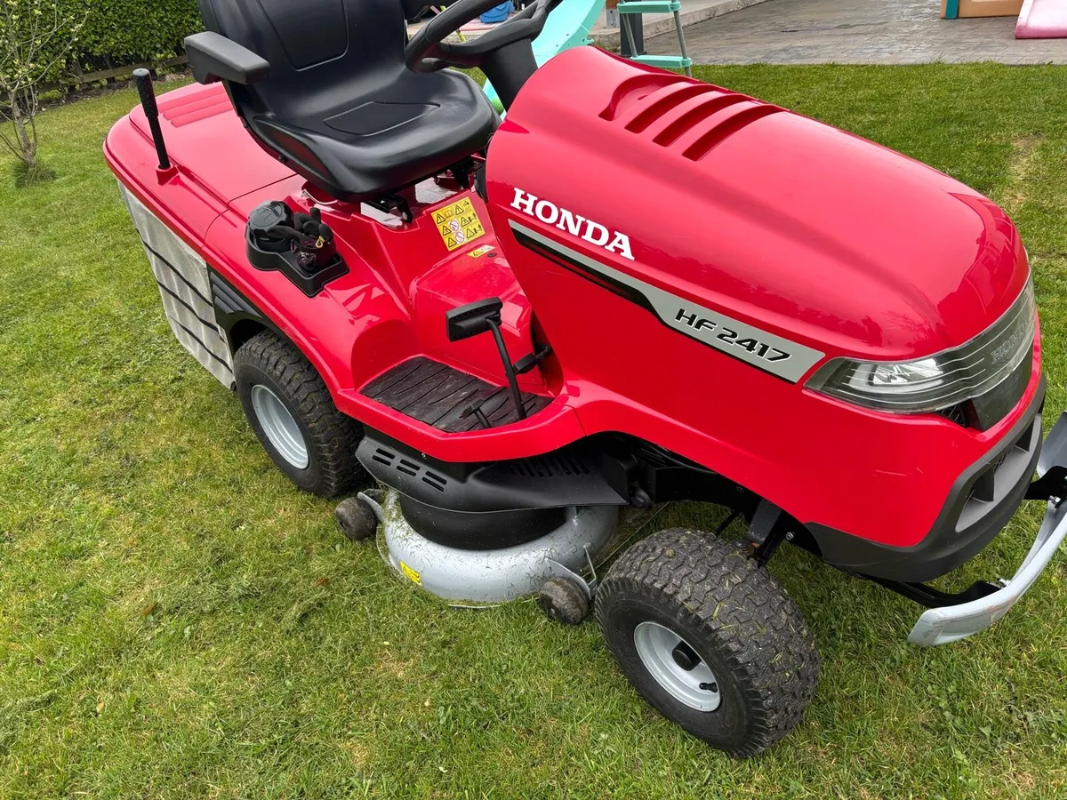 Honda 247 ride on lawnmower - Image 2
