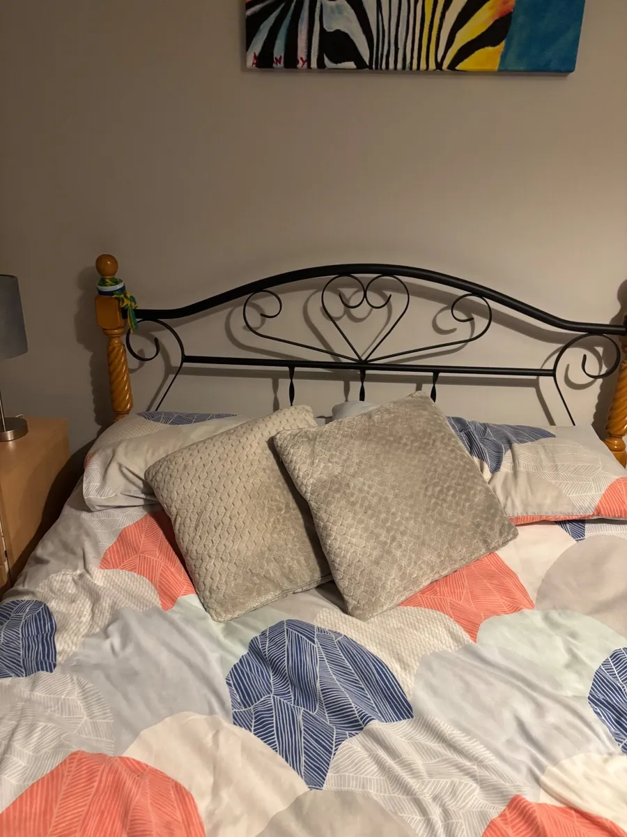 Double bed 2 lockers - Image 2