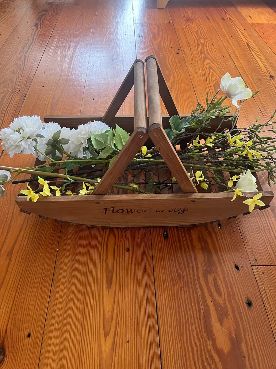 Gorgeous wood trough - Image 1