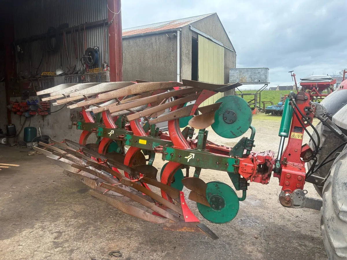 Kverneland plough - Image 4