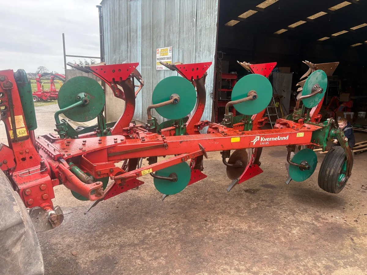 Kverneland plough - Image 1