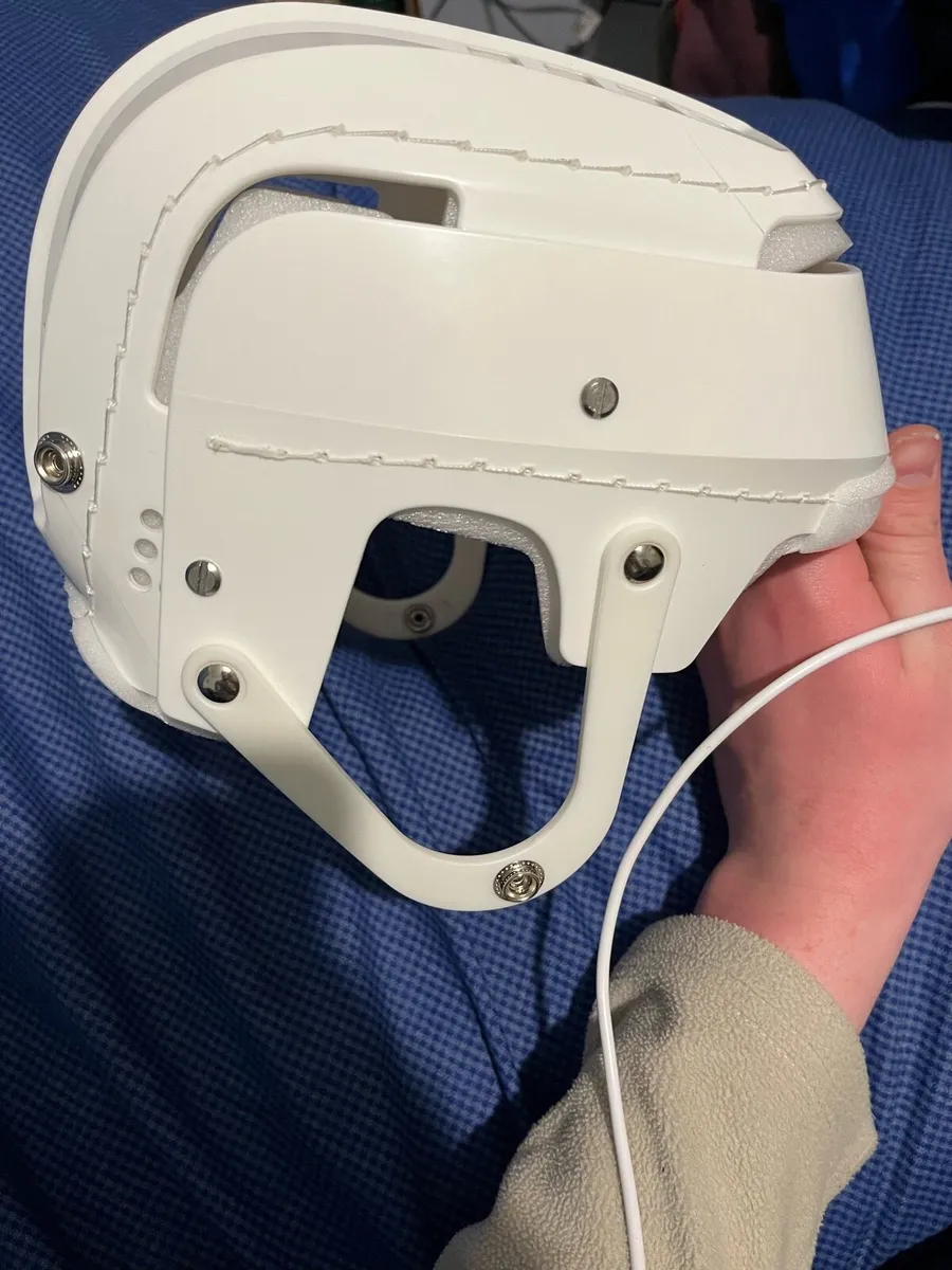 White gola cooper hurling helmet - Image 2