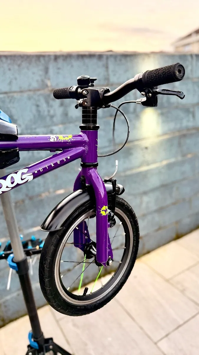 Kids 43 Frog Bike Size 14" Wheels Purple, like new - Image 2