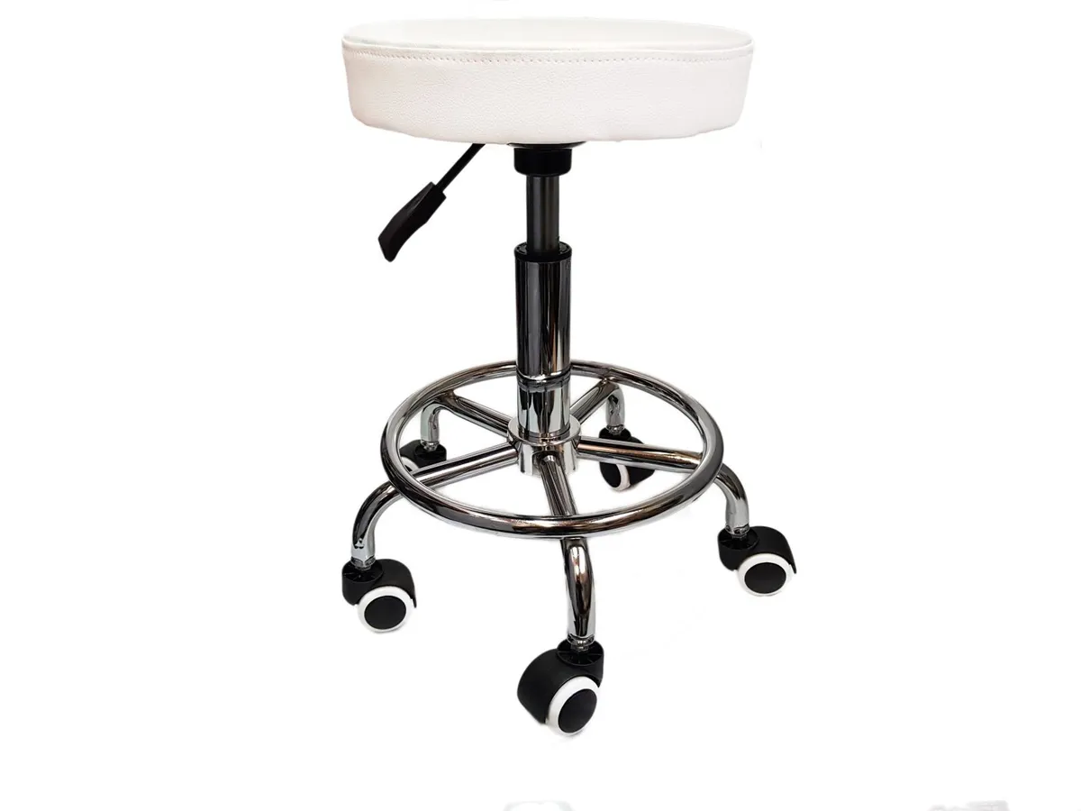 Cosmetic stool - Image 1