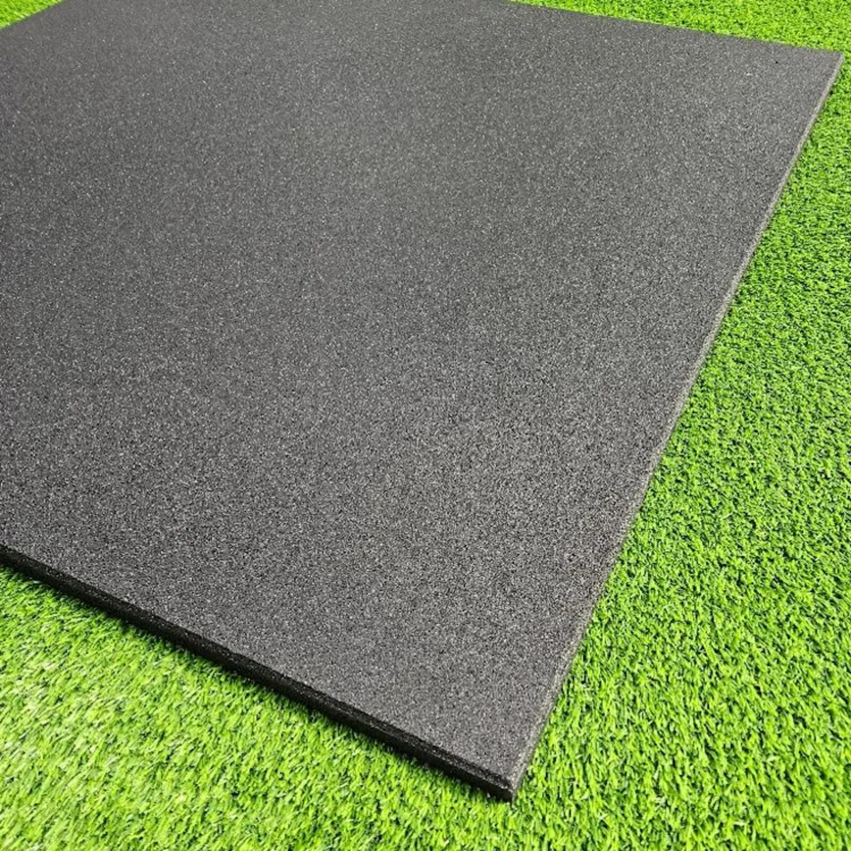 HEAVY DUTY 20MM THICK RUBBER GYM FLOOR MATS 1M X1M - Image 2