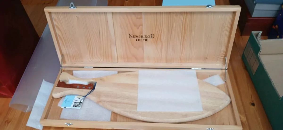 New Bridge Salmon board and knife - Image 1