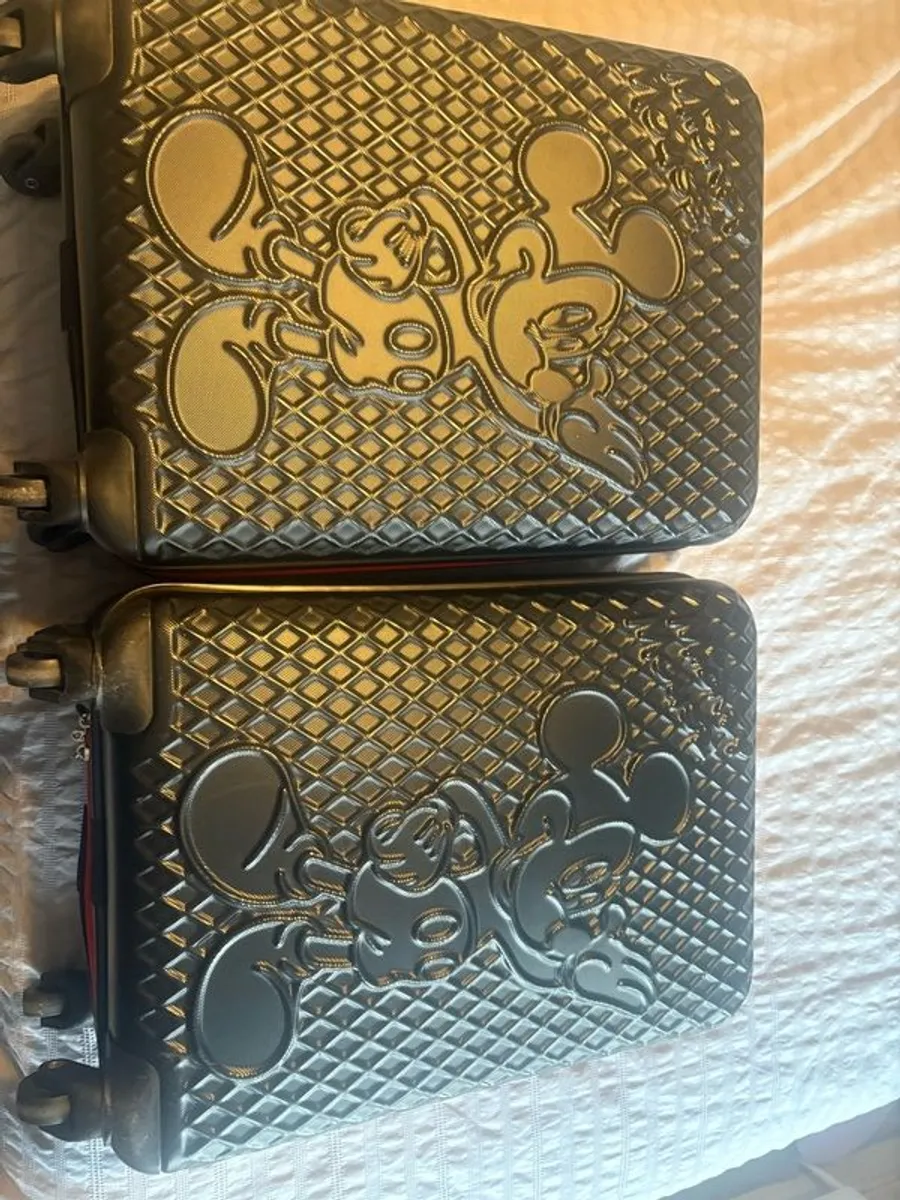 2 Disney Cabin size suitcases - Image 2