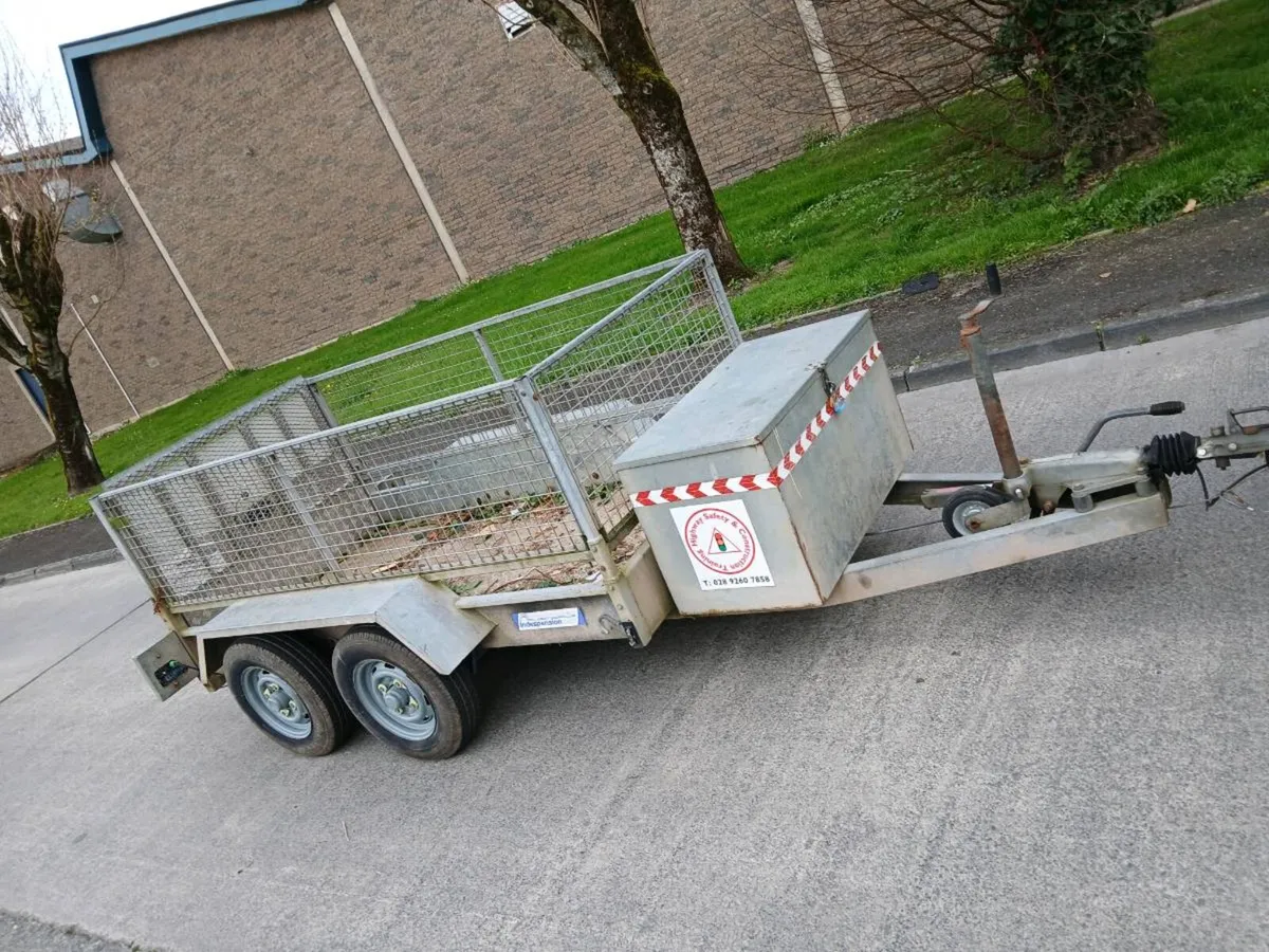 2017 8 by 4 indespension  trailer in top condition - Image 4