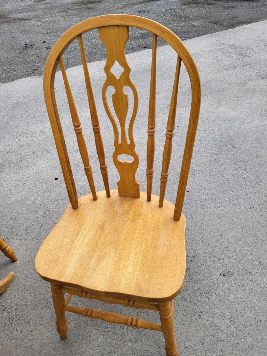 A Nice Compact Table + 4 chairs - Image 4